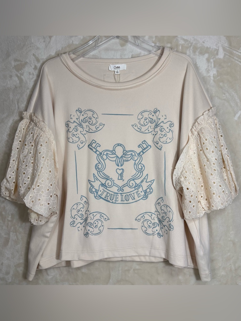 TRUE LOVE WOMEN’S CREAM EYELET SLEEVE SWEATSHIRT SIZE M NWT